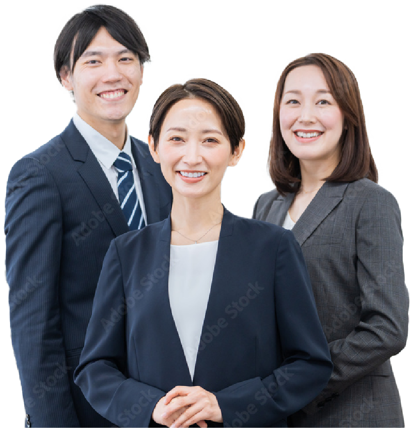笑顔のスーツ姿の男女3人